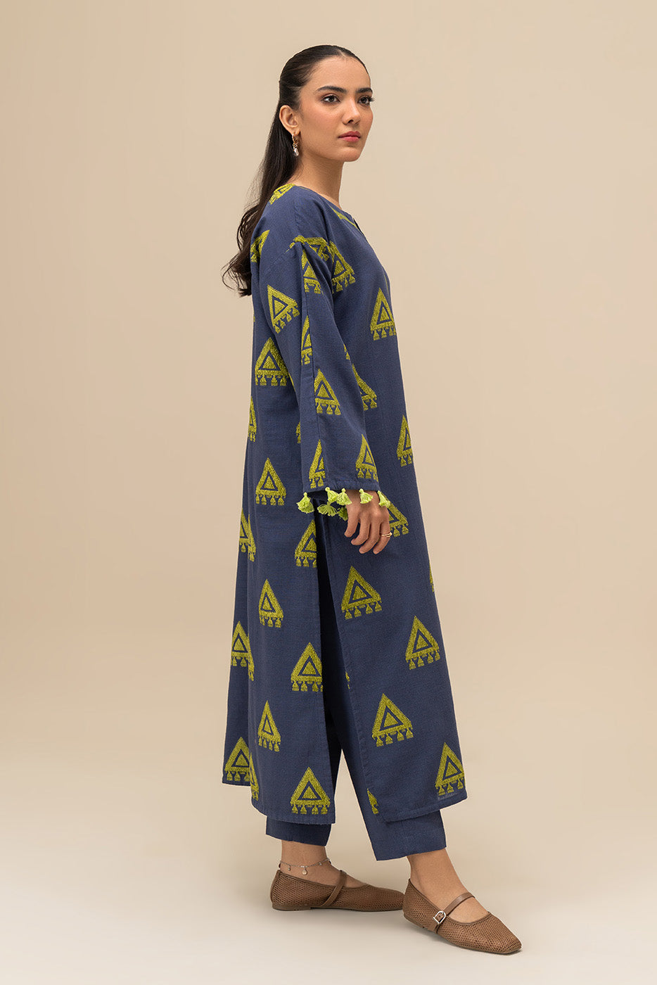 2 PIECE BASIC VELVET KHADDAR SUIT (PRET)