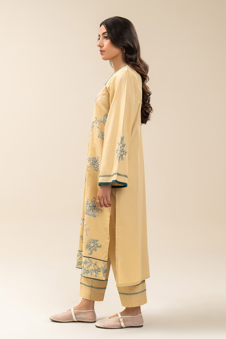 2 PIECE EMBROIDERED CAMBRIC SUIT (PRET)