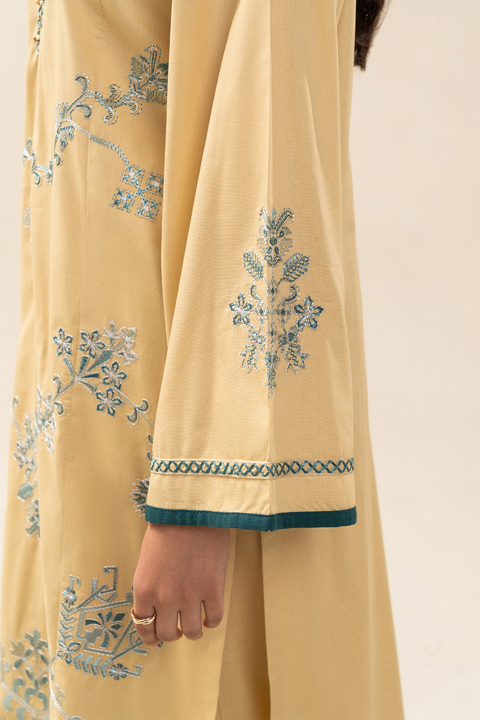 2 PIECE EMBROIDERED CAMBRIC SUIT (PRET)