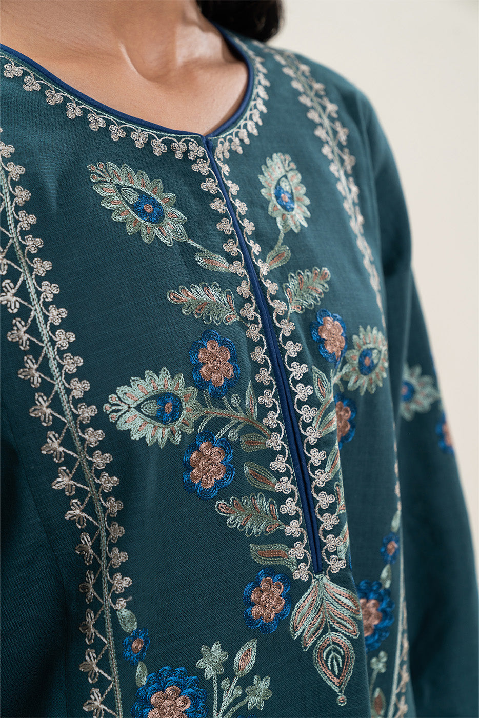 3 PIECE EMBROIDERED SLUB KHADDAR SUIT (PRET)