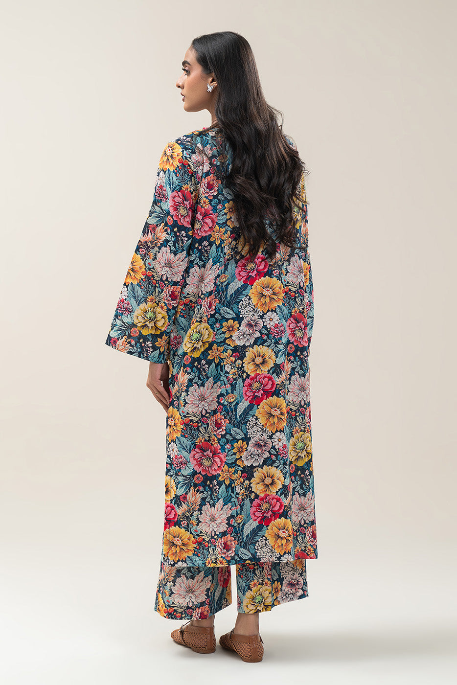 2 PIECE PRINTED KHADDAR SUIT (PRET)