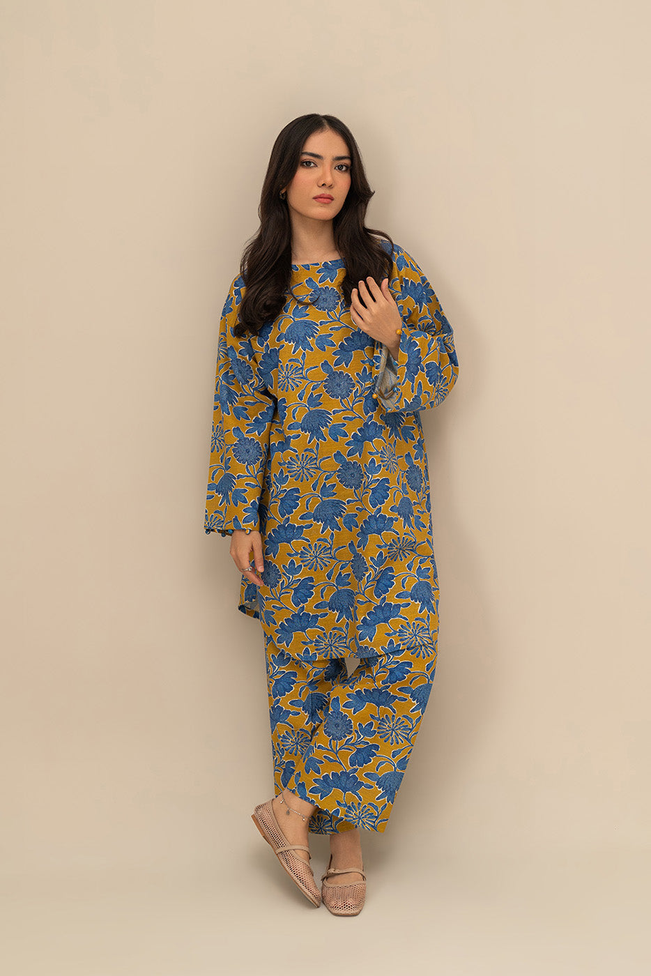 2 PIECE PRINTED KHADDAR SUIT (PRET)
